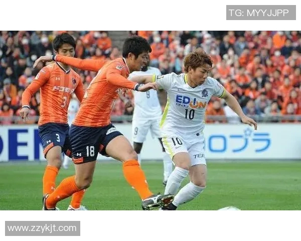 东京绿茵迎战大宫松鼠精彩对决展现足球魅力与激情的较量 东京绿茵迎战大宫松鼠精彩对决展现足球魅力与激情的较量