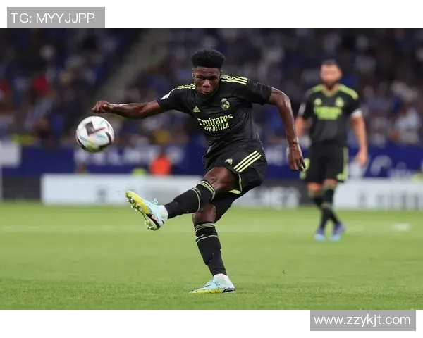 久尔久与阿尔克马尔的精彩对决分析与赛季展望