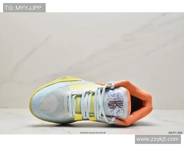 欧文新鞋发布会引发热议踩踏耐克Logo彰显艺术自由与个性表达 欧文新鞋发布会引发热议踩踏耐克Logo彰显艺术自由与个性表达