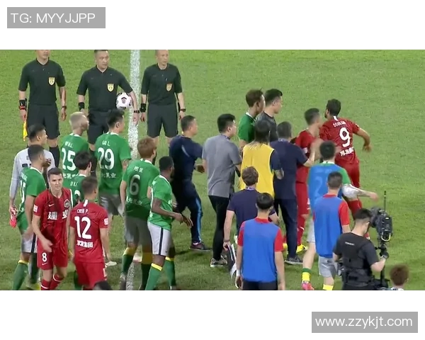 福建与北京季后赛争议不断球迷怒斥裁判判罚不公引发热议 福建与北京季后赛争议不断球迷怒斥裁判判罚不公引发热议